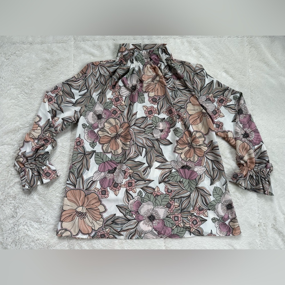 2 Hearts USA Floral Print Women's Blouse Size Small